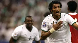 Saudi Arabia's Nayef Hazazi celebrates after scoring a goal against the United Arab Emirates during their 2010 World Cup Asian zone group 2 qualifying match in Riyadh on April 1, 2009. AFP PHOTO/MIDO AHMED