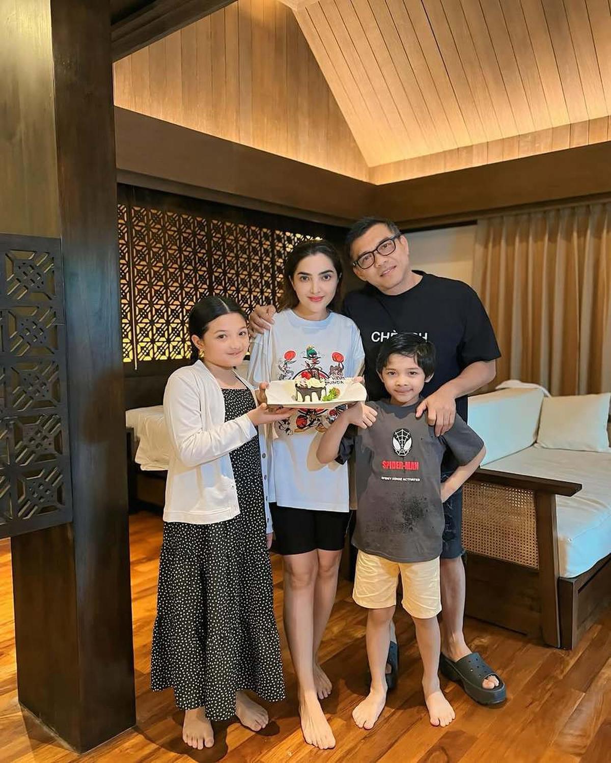 Potret Anang dan Ashanty di Ubud Niatnya Mau Honeymoon Tapi Arsy dan Arsya Ngintil, Happy Dapat Surprise di Hari Ibu