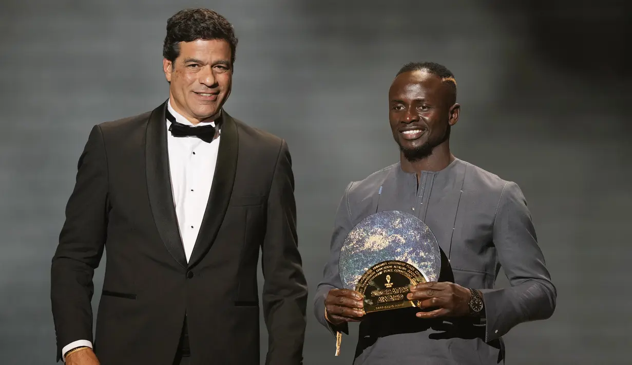 Dilansir dari beIN Sports, Rai mengatakan bahwa Socrates selalu percaya pada kekuatan olahraga untuk memobilisasi dan mengubah masyarakat agar lebih setara. (AP/Francois Mori)
