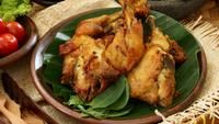 10 Rekomendasi Tempat Makan Ayam Goreng di Surabaya 2025, Gurihnya Bikin Nagih