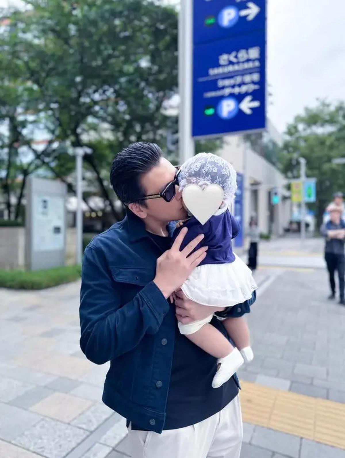 Model Baju Bayi Baby R Anak Syahrini saat Rayakan Idul Adha 2025 di Tokyo, Tampil Manis dan Berkelas