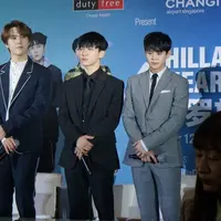 Boyband Higlight di perayaan ulang tahun ke-4 The Shilla Duty Free Singapura. (Liputan6.com/Meita Fajriana)
