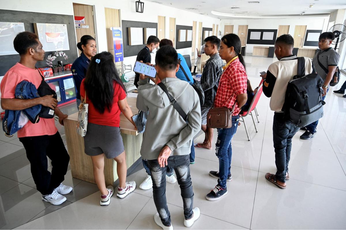 Suasana Bandara Ngurah Rai terdampak letusan Gunung Lewotobi Laki-Laki