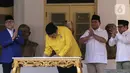 Airlangga juga menyatakan dukungan Golkar kepada Prabowo. Dia menegaskan partai Golkar menjatuhkan pilihan kepada Prabowo karena sosoknya lahir dari rahim partai Golkar. (Liputan6.com/Faizal Fanani)