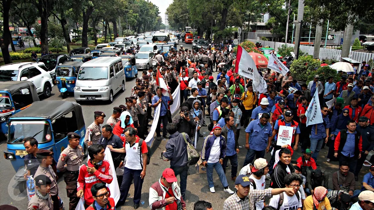 20151006-Ribuan Pekerja Demo Tuntut Dirut Pelindo Turun-Jakarta