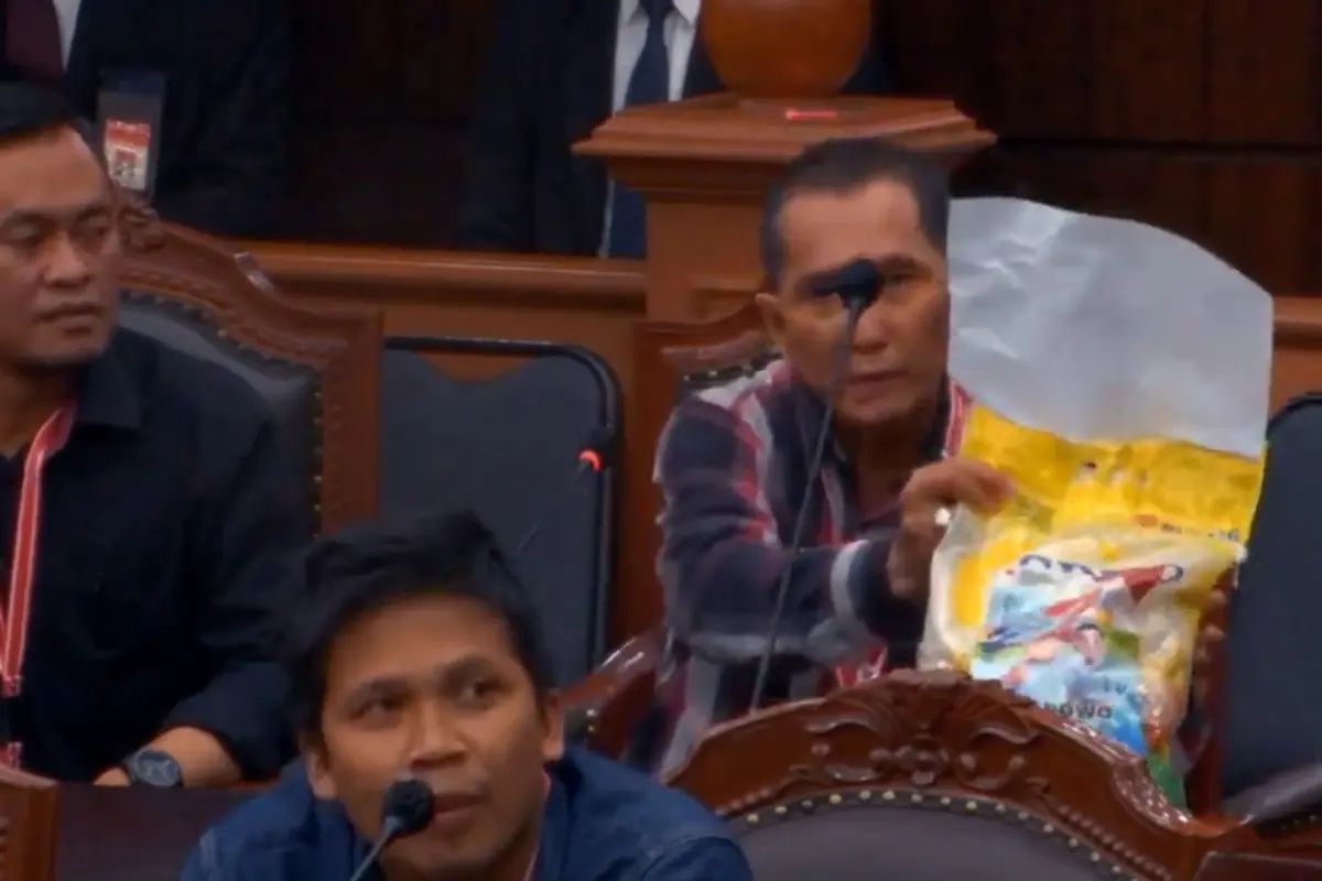 Salah seorang saksi Ganjar-Mahfud bernama Suprapto mengaku terjadi dugaan politik uang dengan pembagian bantuan sosial (bansos) pada masa kampanye Pilpres 2024.