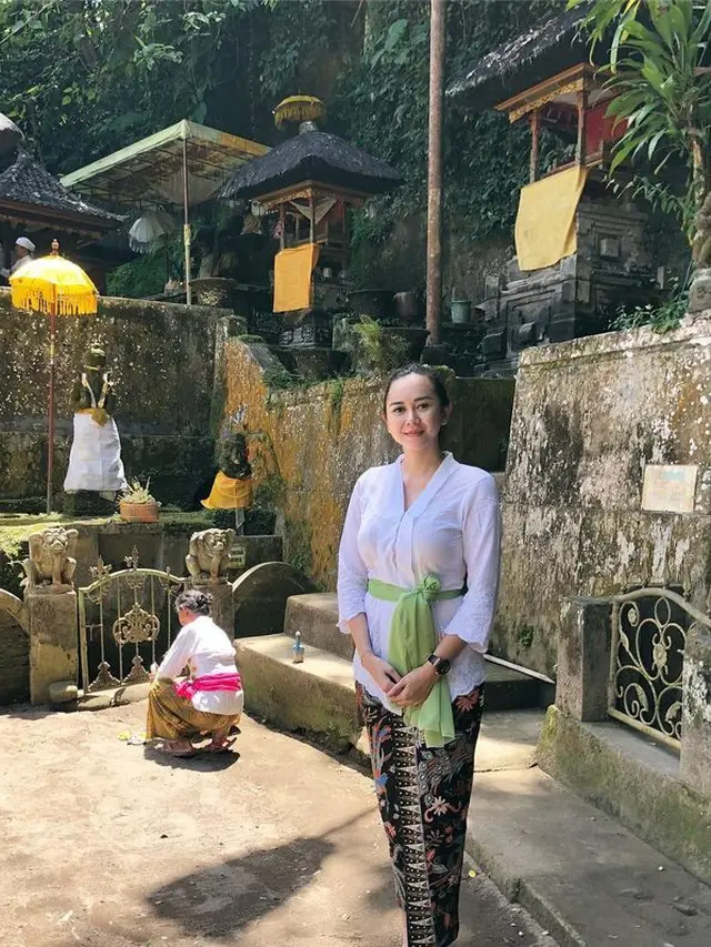 Model Kebaya Bali Terbaru 2024 Bikin Cantik dan Menawan ala Wanita Pulau Dewata