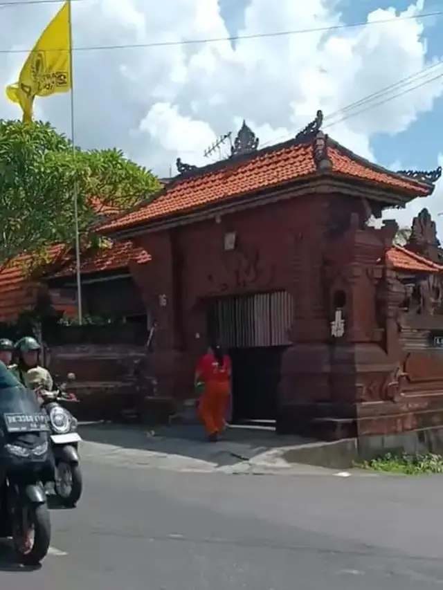 Potret teras rumah Mahalini Raharja yang dipakai untuk acara mepamit (Sumber: Instagram/@dewatanetwork)