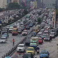 Hujan Deras, Jalan di Depan Gedung Kemennakertrans Tergenang
