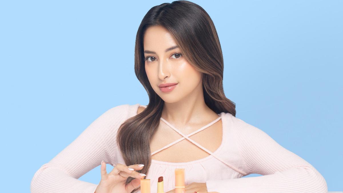 Rahasia Bibir Plump Cerah Jennifer Coppen dengan Lip Balm Mengandung SPF