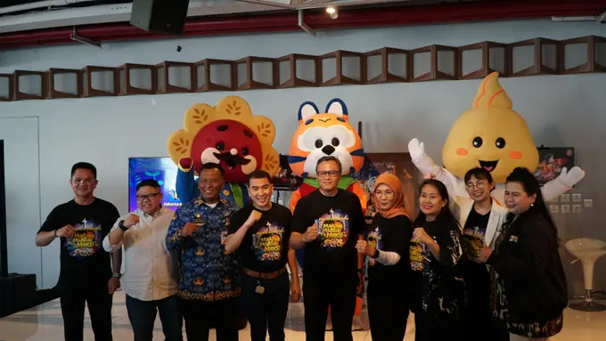 Foto bersama ikon Je, Ka, dan Te untuk memeriahkan perayaan tahun baru