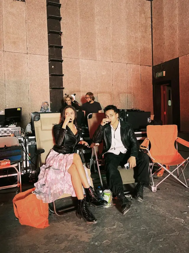 6 Potret Anya Geraldine dan Jefri Nichol Jadi Model Video Klip 'Bintang Di Surga'