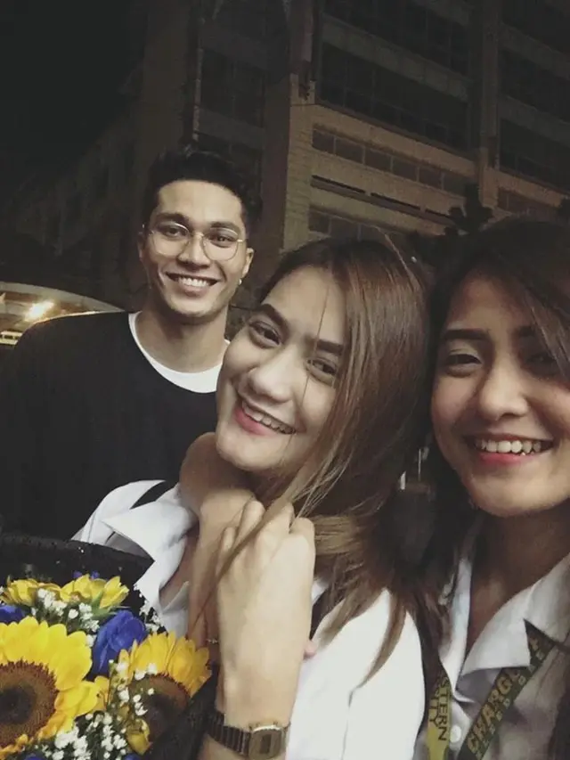 [Bintang] Tulis Surat untuk Pacarnya yang Telah Tiada, Pria Ini Bikin Netizen Ikutan Patah Hati