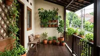 7 Cara Menata Kebun Mini di Teras Sempit agar Tidak Terlihat Penuh dan Berantakan