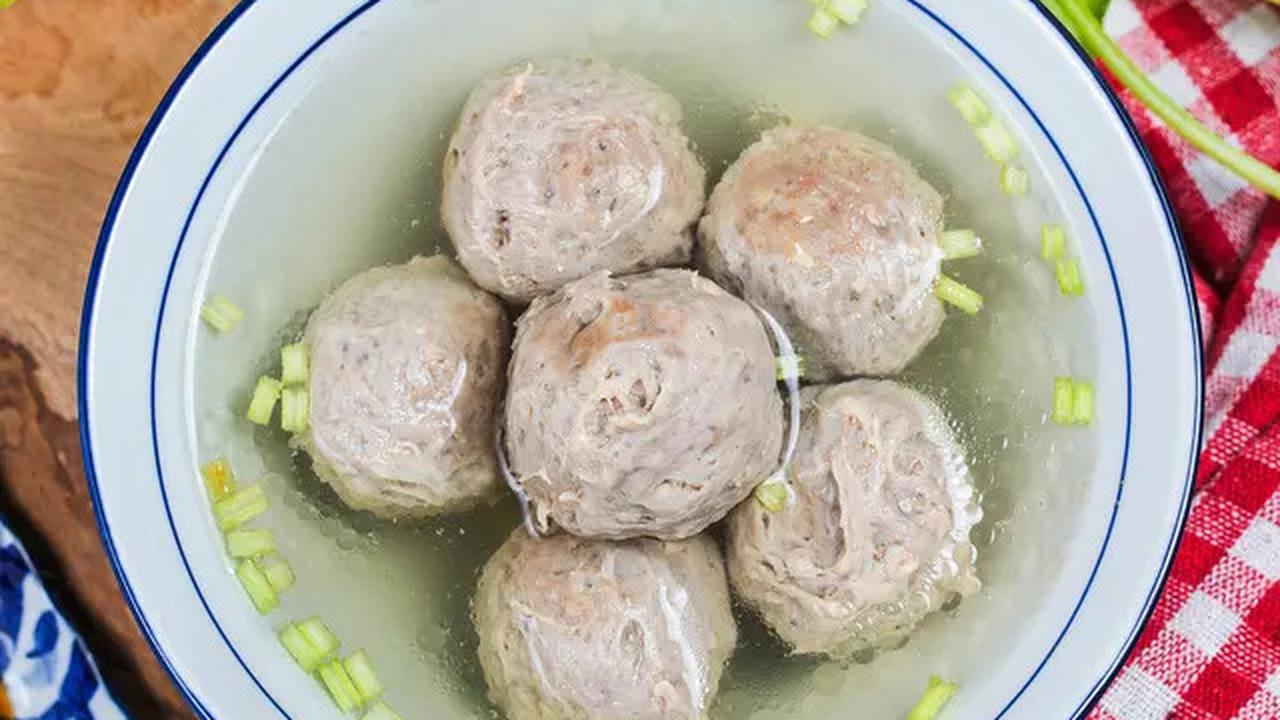 Cara Mudah Membuat Bakso Isi Telur Antigagal di Rumah