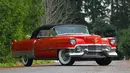 Chevrolet Eldorado: Sedan besar Amerika ini sudah memasuki usia menjadi mobil klasik. Mobil ini menggunakan mesin 8.200cc V8 yang mampu menyemburkan tenaga hingga 400 Hp. Kapasitas mesin besar ini sangat cocok dengan penampilannya yang berotot. (Source: barrett-jackson.com)