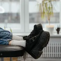 Ilustrasi Sepatu Credit: pexels.com/cottonbro