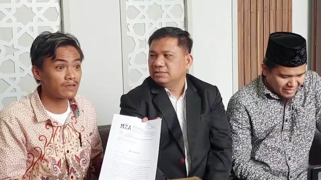 Ketua Forum Muda Sulawesi, Mualim Bahar didampingi kuasa hukum