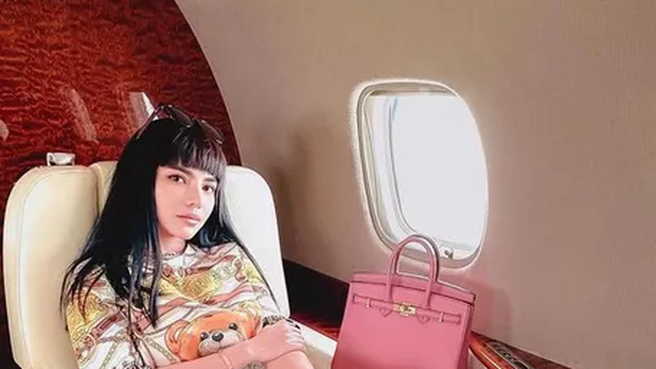 Karir Sang Anak, Dinar Candy, yang Membanggakan