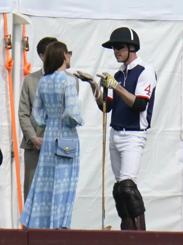 Pangeran William dan Kate Middleton dalam pertandingan polo untuk amal. (ndrew Matthews/PA via AP)