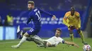 Penyerang Chelsea, Timo Werner, berusaha melewati pemain Rennes pada laga lanjutan Liga Champions 2020/2021 di Stadion Stamford Bridge, Kamis (5/11/2020) dini hari WIB. Chelsea menang 3-0 atas Rennes. (Adam Davy/Pool via AP)