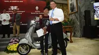 Terang-terangan Meledek Anggota DPR, Pelajar STM Diberi Hadiah Vespa