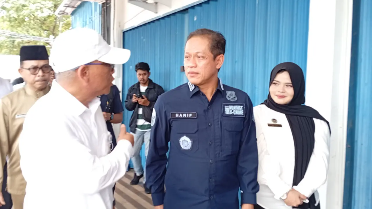 Menteri Lingkungan Hidup Hanif Faisol Nurofiq