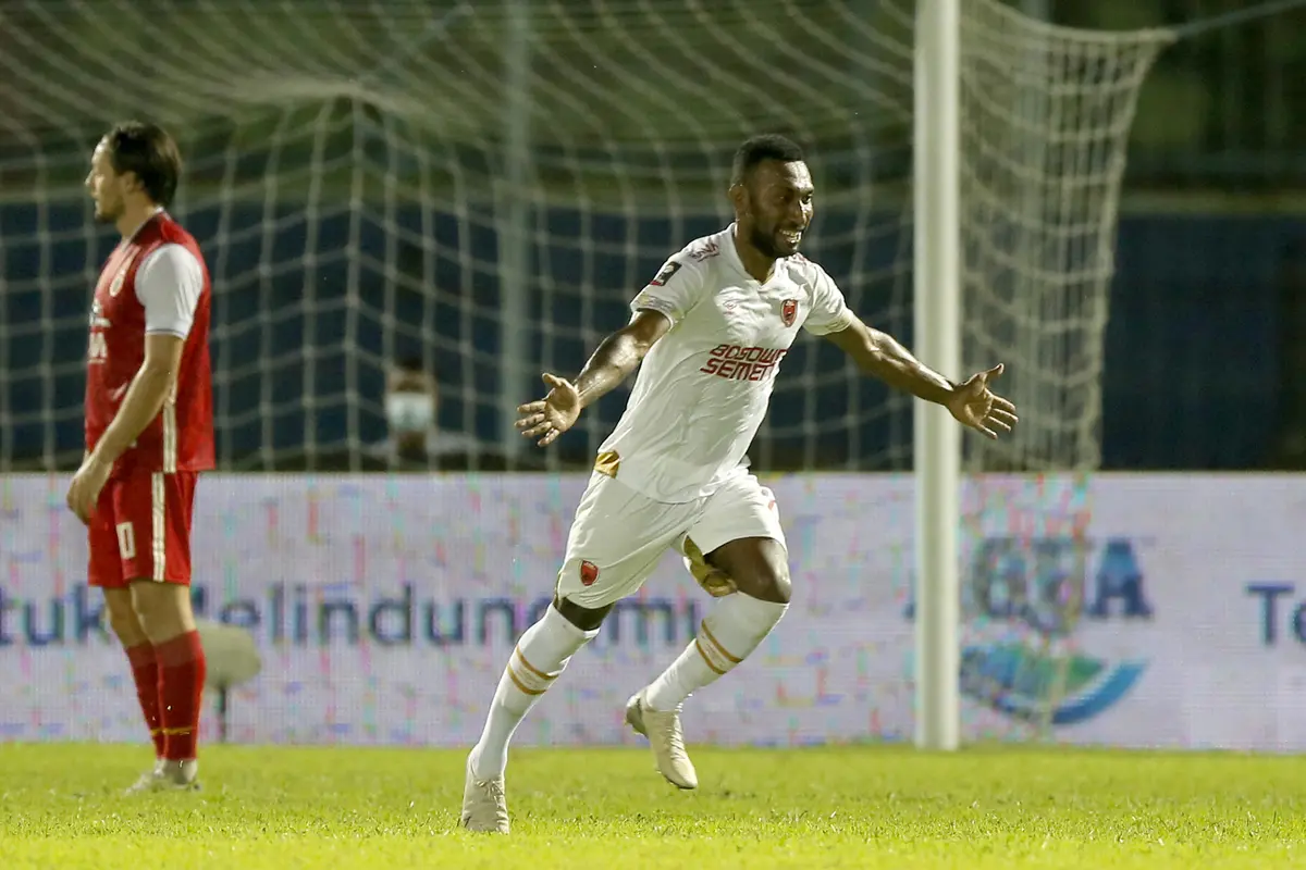 FOTO: Patrich Wanggai Bawa PSM Makassar Unggul atas Persija Jakarta di Babak Pertama