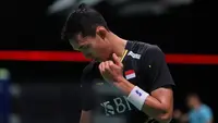Pebulu tangkis tunggal putra Indonesia Jonatan Christie kalah dari wakil Malaysia&nbsp;Lee Zii Jia pada babak 64 besar atau pertama Kejuaraan Dunia 2023. Jonatan kalah 13-21 dan 15-21 di Royal Arena, Kopenhagen, Denmark, Senin (21/8) malam WIB. (foto: PBSI)