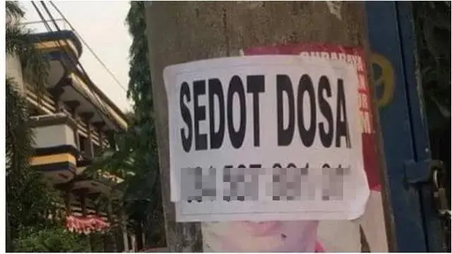 8 Potret Absurd Iklan Tempel di Tiang Listrik Ini Tulisannya Kocak