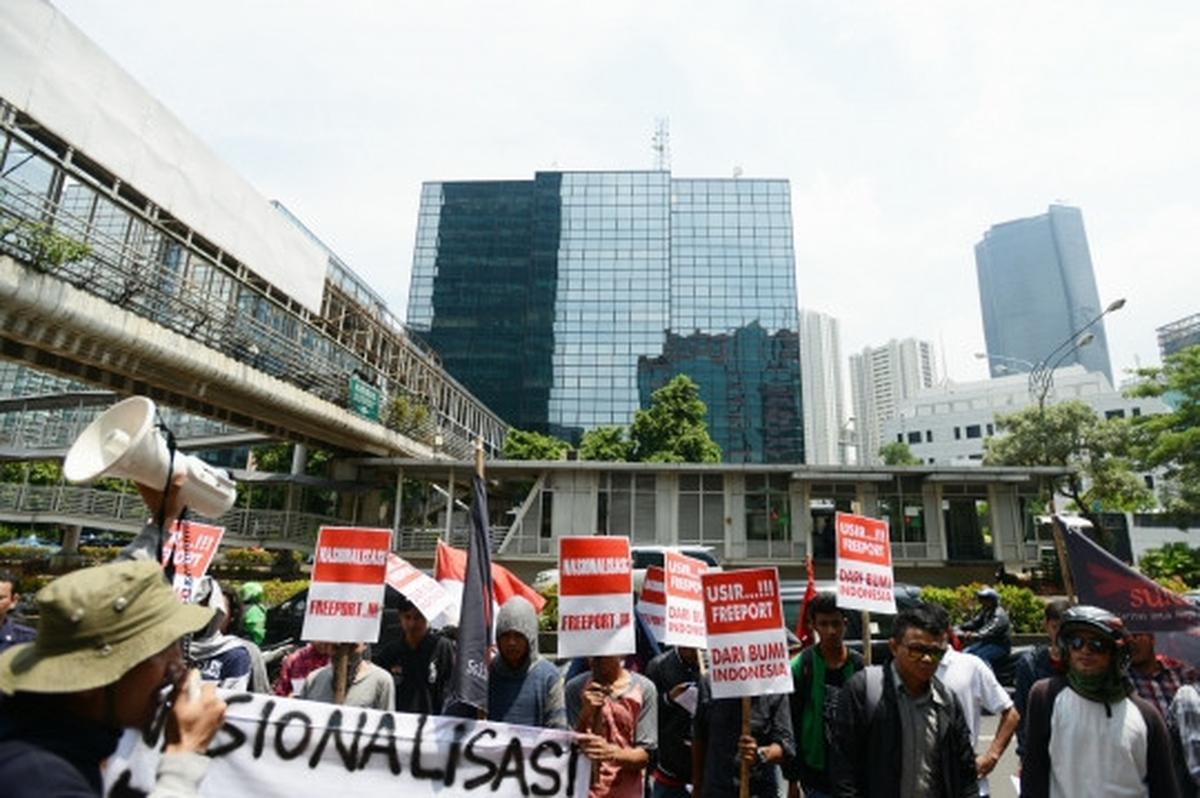 Tuntut nasionalisasi, aktivis geruduk kantor Freeport