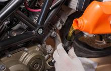 Cara Mencegah Stres pada Oli Mesin Motor agar Kinerja Tetap Optimal