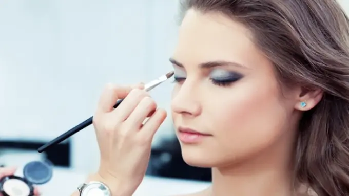 Makeup Corrector Habis? Alat Makeup Ini Jadi Solusi