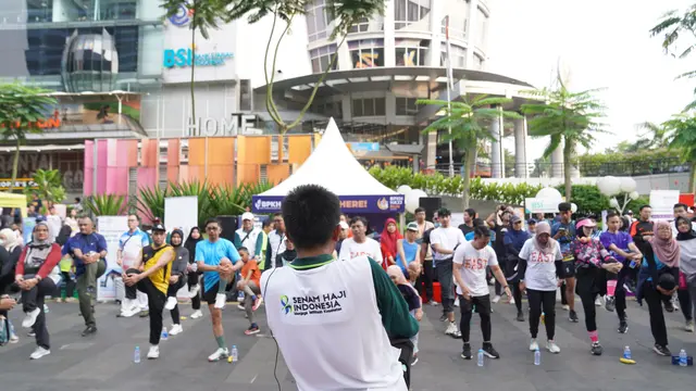 Badan Pengelola Keuangan Haji (BPKH) menyelenggarakan "Road to BPKH Hajj Run 2024" di pedestrian FX Sudirman, Jakarta. Selain di Jakarta, event serupa juga berlangsung di Kota Padang, Sumatera Barat. (Istimewa)
