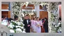 Keduanya dipercaya mengiringi langkah Jessica Mila dan Yakup Hasibuan memasuki altar. [Youtube/@jessicamila8534).