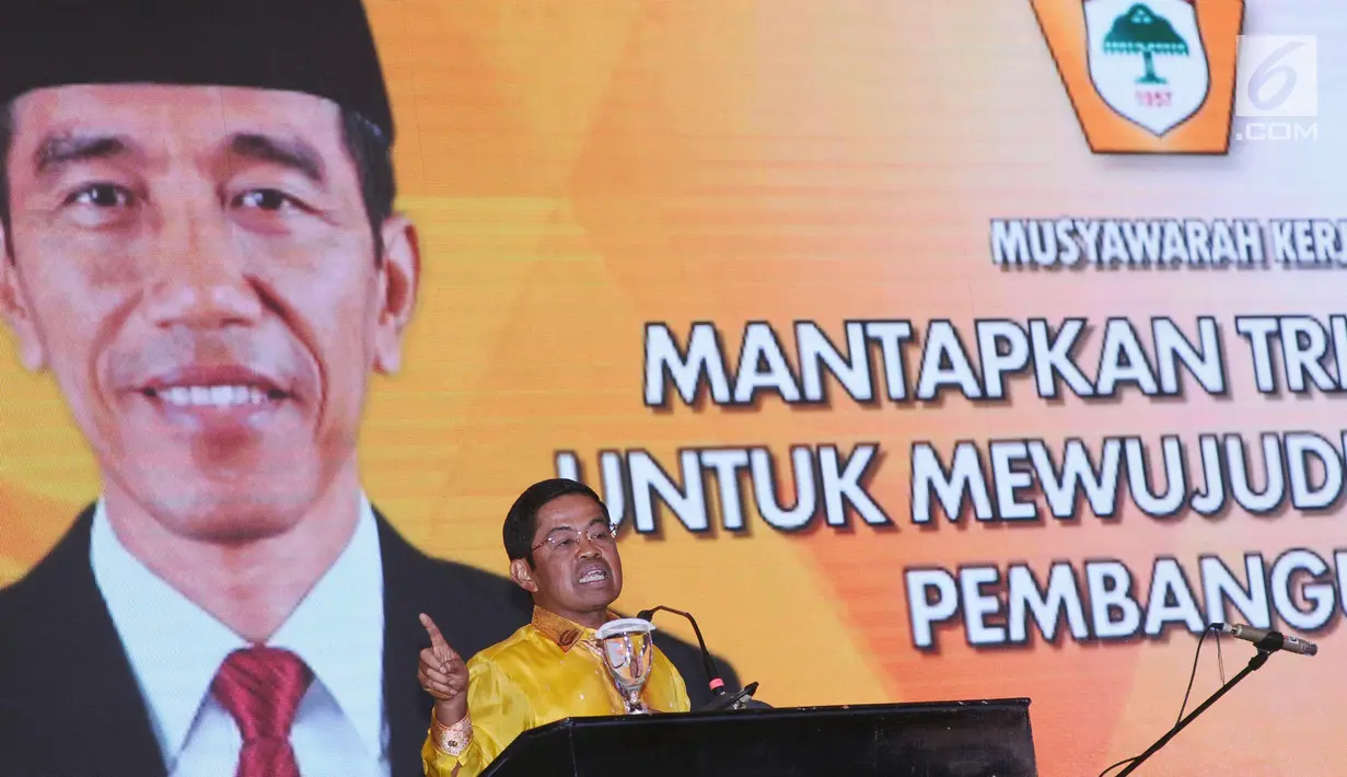 Plt Ketum DPP Partai Golkar, Idrus Marham saat memberi sambutan pembuka Mukernas Kosgoro 1957 di Jakarta, Selasa (12/12). Dalam sambutannya, Idrus meminta peserta Mukernas Kosgoro 1957 mendoakan Setya Novanto. (Liputan6.com/Helmi Fithriansyah)