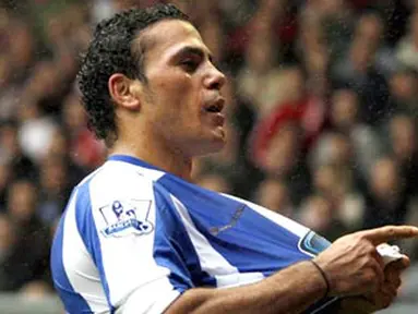 Wigan Athletic&#039;s Egyptian forward Amr Zaki celebrates scoring his second goal against Liverpool during their English Premier League football match at Anfield in Liverpool, on October 18, 2008. AFP PHOTO/PAUL ELLIS