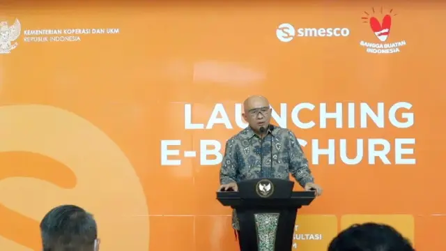 Menteri Koperasi dan UKM Teten Masduki meresmikan E-Brochure Produk Koperasi Usaha Kecil dan Mikro (KUKM). Program ini membantu UMKM memasarkan produk secara digital dengan mudah.