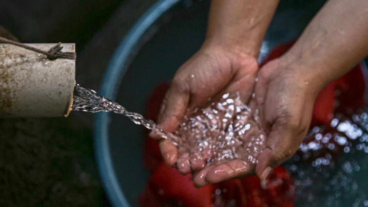 Pemerintah melalui Kementerian Energi Sumber dan Daya Mineral (ESDM) mengatur aturan baru terkait penggunaan air tanah wajib mendapatkan izin dari Kementerian ESDM.