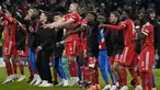 Para pemain Bayern Munchen melakukan selebrasi usai bertanding melawan PSG pada pertandingan leg 2 babak 16 besar Liga Champions di Allianz Arena di Munich, Jerman, Kamis (9/3/2023). Bayern menang atas PSG dengan 2-0. (AP Photo/Matthias Schrader)
