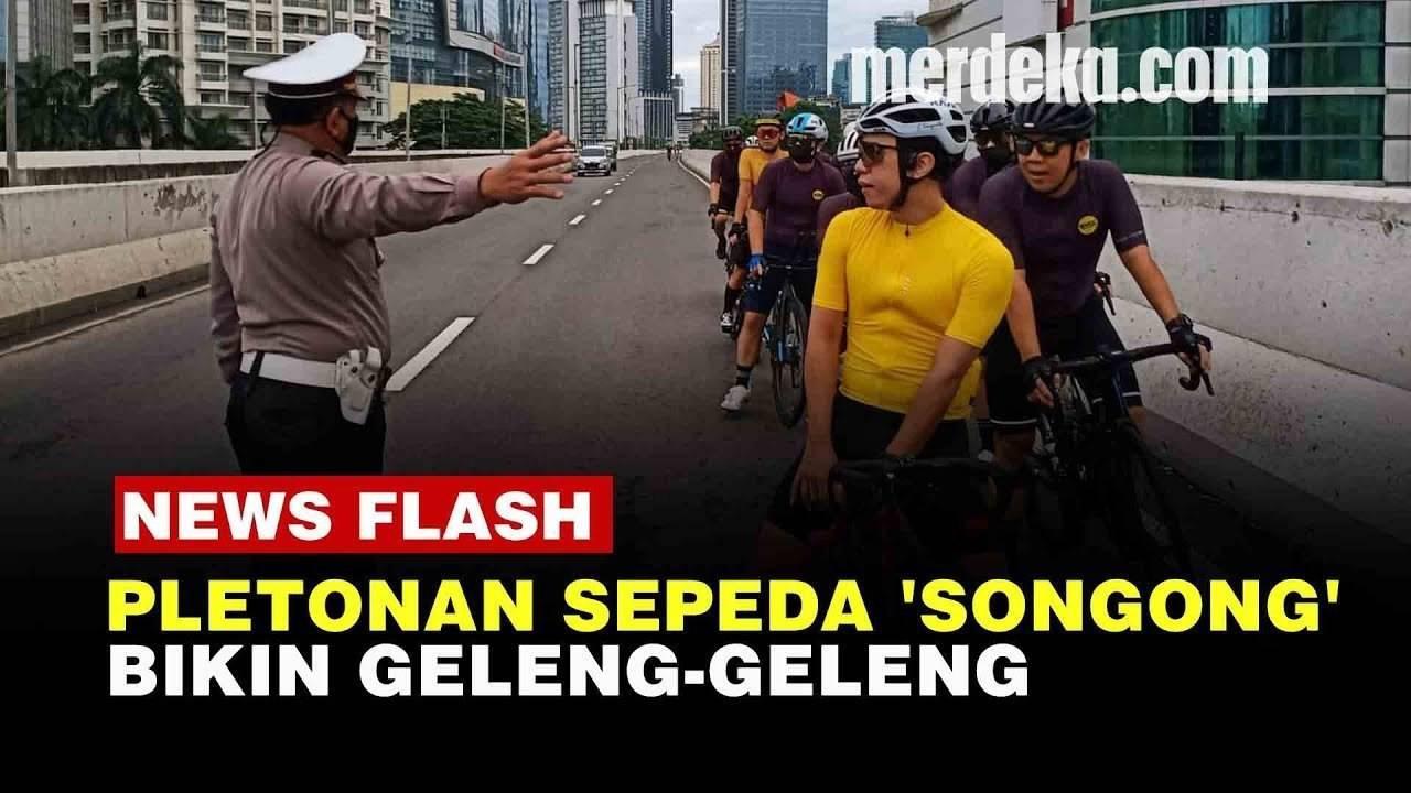 VIDEO: Pletonan Sepeda Disetop Polisi, Nekat Lintasi JLNT Casablanca Meski Dilarang