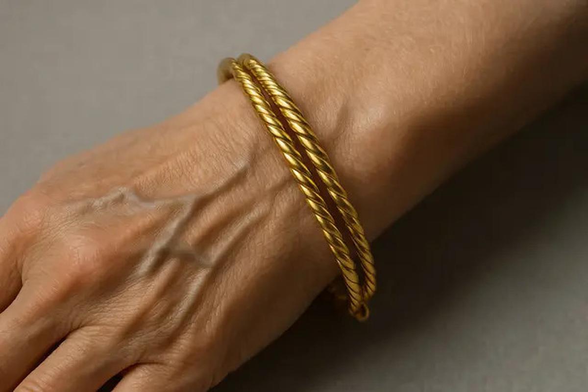 15 Model Gelang Emas untuk Usia 50 Tahun ke Atas, Pilihan Anggun dan Elegan di Segala Acara