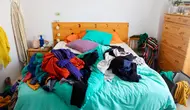 Kebiasaan Membiarkan Pakaian Menumpuk di Kamar, Apa Penyebabnya Menurut Psikologi?