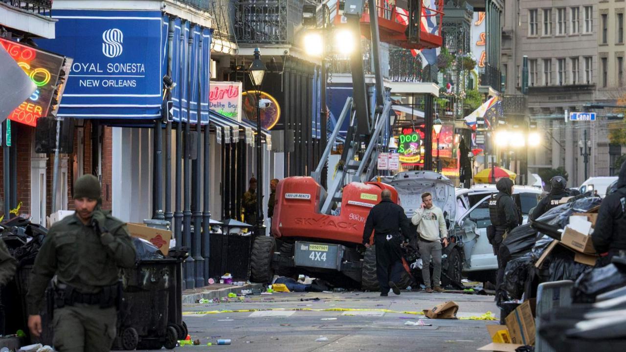 FOTO: Tragedi Berdarah Malam Tahun Baru 2025 di Amerika Serikat, Truk Tabrak Kerumunan hingga Tewaskan 15 Orang
