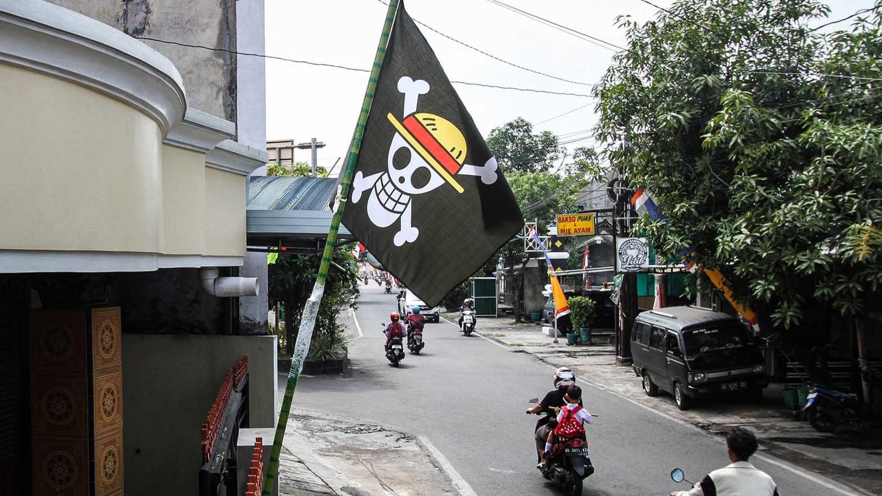 FOTO: Ketika Bendera Bajak Laut One Piece Berkibar di Solo Menjelang 17 Agustus