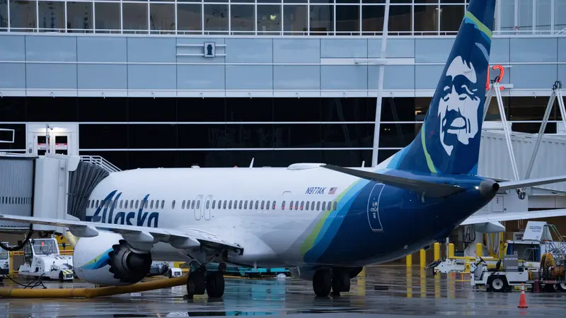 Buntut Jendela Alaska Airlines Terlepas Saat Mengudara, Ratusan Pesawat Boeing 737 MAX 9 Dilarang Terbang