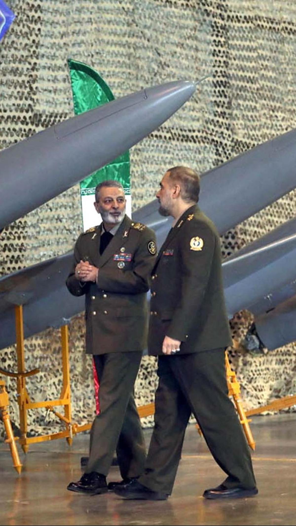 Peresmian&nbsp;drone tempur, pengintaian, bunuh diri, pencegat, dan radar terbaru untuk&nbsp;Angkatan Darat Iran ini dihadiri&nbsp;Panglima Angkatan Darat Mayor Jenderal Abdolrahim Mousavi dan Menteri Pertahanan Brigadir Jenderal Mohammad Reza Ashtiani.