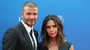 Victoria Beckham. Istri mantan bintang Manchester United David Beckham yang bernama asli Victoria Adams ini awalnya adalah anggota grup band Spice Gilrs, dengan nama panggung Posh Spice pada tahun 1990-an. (AFP/Valery Hache)