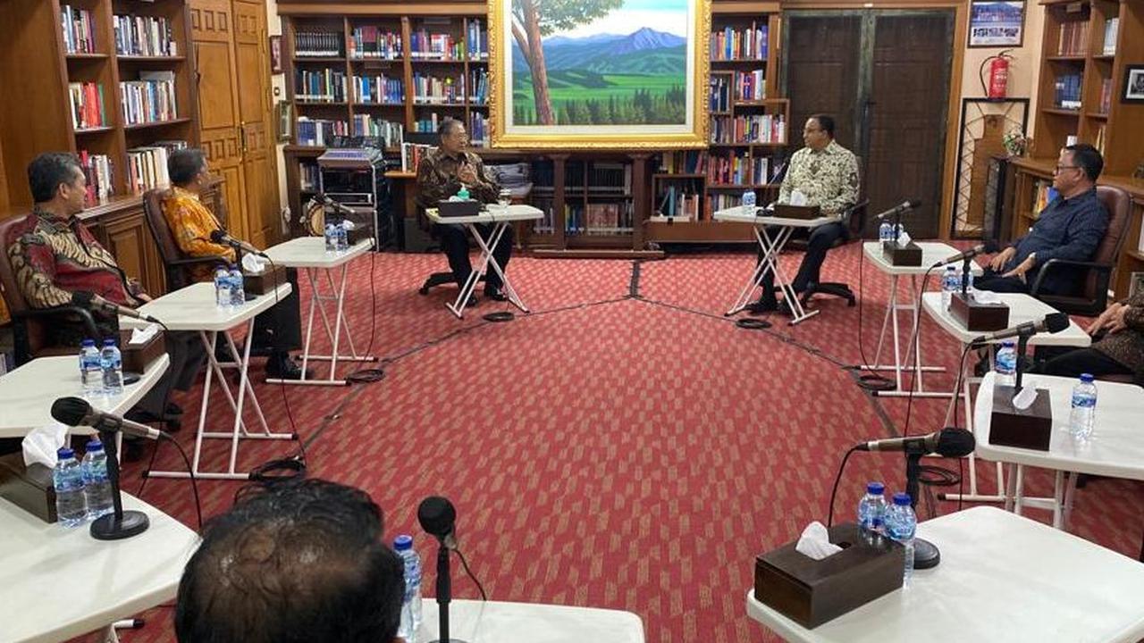 Ketua Majelis Tinggi Partai Demokrat Susilo Bambang Yudhoyono (SBY) menerima kedatangan bacapres Anies Baswedan dan tim 8 Koalisi Perubahan untuk Persatuan (KPP) di Puri Cikeas, Kabupaten Bogor.