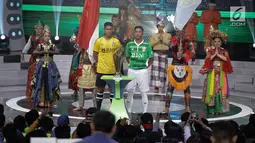 Suasana launching  Kompetisi Gojek Traveloka Liga 1 2018 di Studio 5 Indosiar, Jakarta, Senin (19/3). Sebanyak 18 tim terbaik di Tanah Air bersaing di kompetisi yang dimulai pada 23 Maret 2018. (Liputan6.com/Faizal Fanani)